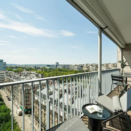 Tular - 2 Et Terrasse A Tour Eiffel Daire